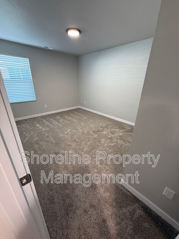 Building Photo - 1870 W Unforgettable St