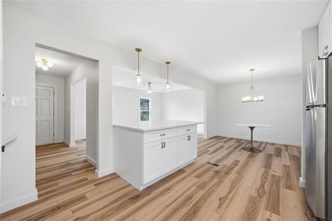 Building Photo - 3400 Elm Creek Dr