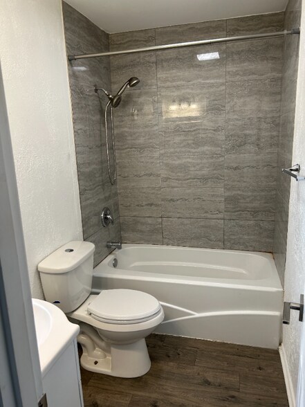 Building Photo - 5507 Floyd Ave