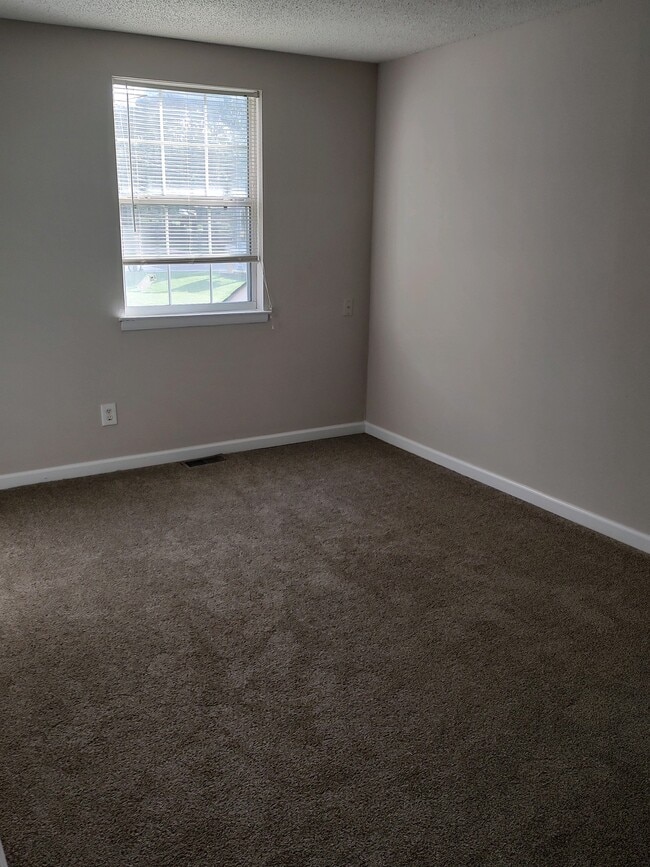 Building Photo - 1301 Neelys Bend Rd