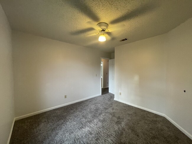 Building Photo - Home For Rent