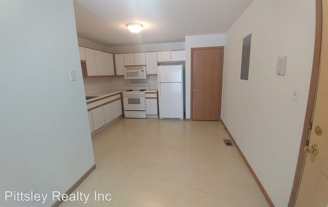 Building Photo - 3 br, 3 bath Apartment - 1107 Regent Drive