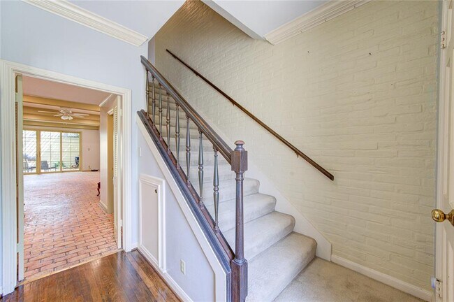 Building Photo - 7530 Del Monte Dr