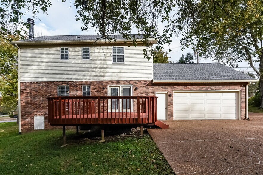 Building Photo - 5105 Roxborough Dr