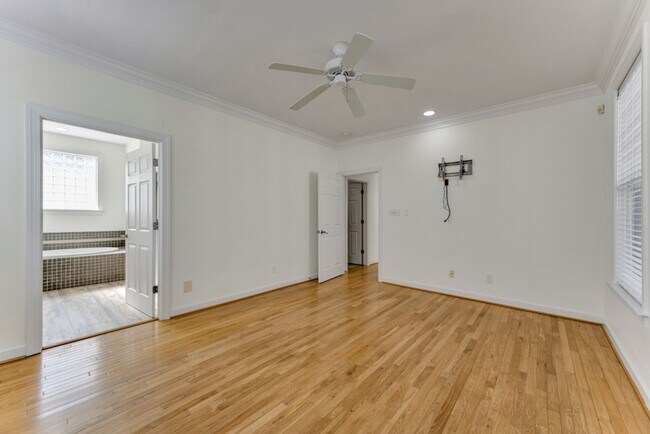 Building Photo - Beautiful Coastal Home for Rent – Ocean View / 17th Bay, Norfolk