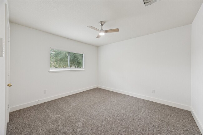 Building Photo - 10727 Cobblecreek Way