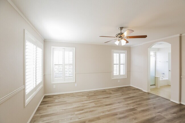 Building Photo - 12933 W Monte Vista Ave