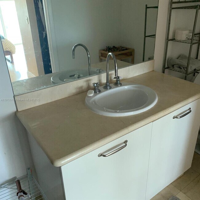 Building Photo - 6515 Collins Ave