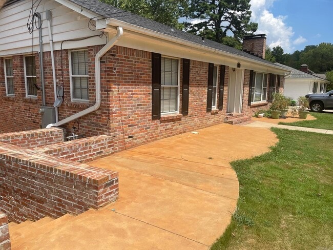 Building Photo - 620 Dyer Cir