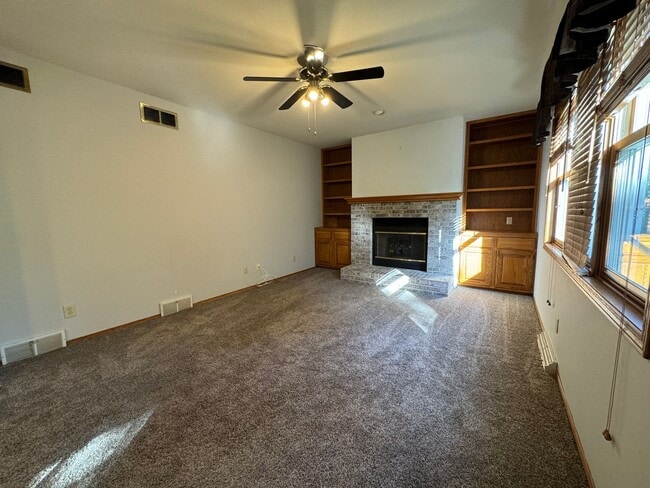 Building Photo - 731 Matts Dr