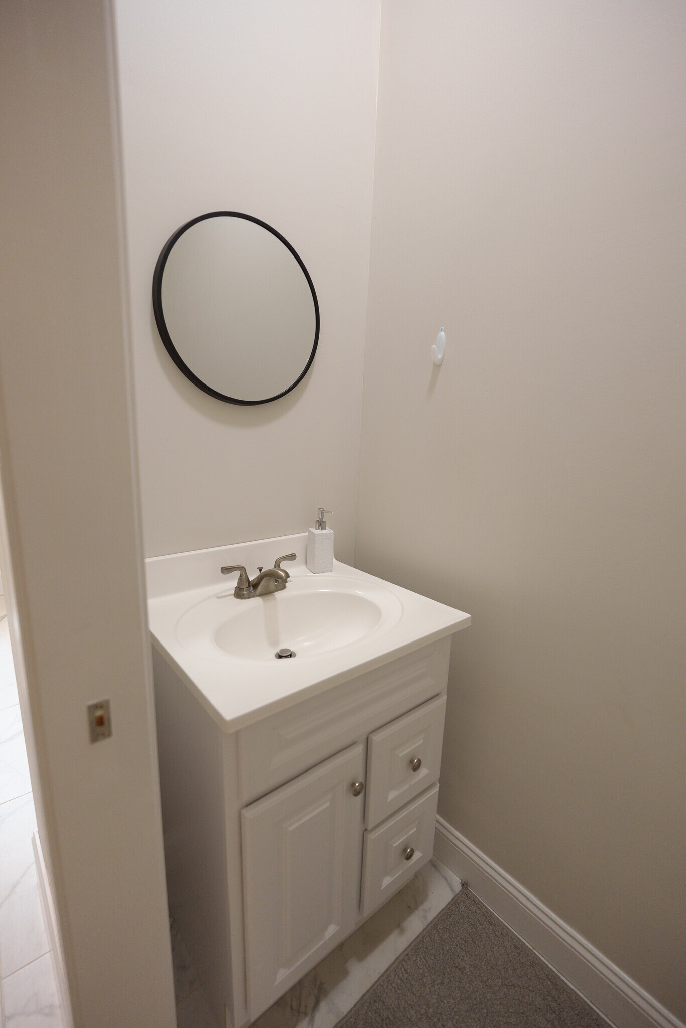 Building Photo - 60 Madison Dr