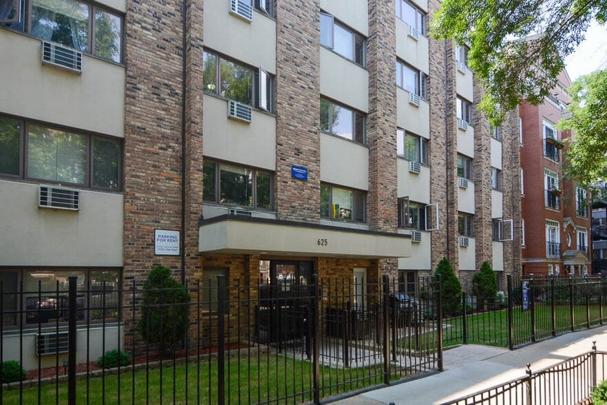 Building Photo - 616 W Wrightwood Ave