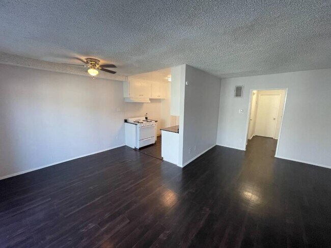 Building Photo - 1.0 bedroom in Canoga Park California 91304