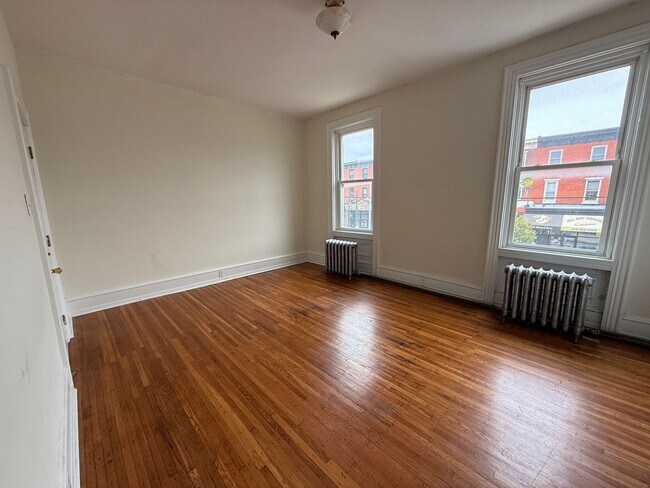 Building Photo - Newly Renovated Apartment in Brewerytown