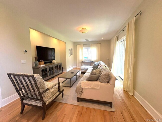 Building Photo - 365 Chablis Path