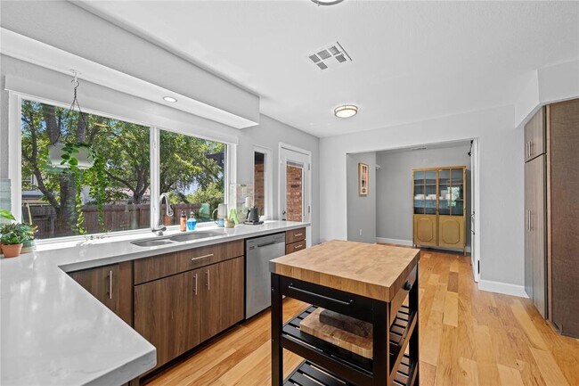 Building Photo - 1510 Coronado Hills Dr