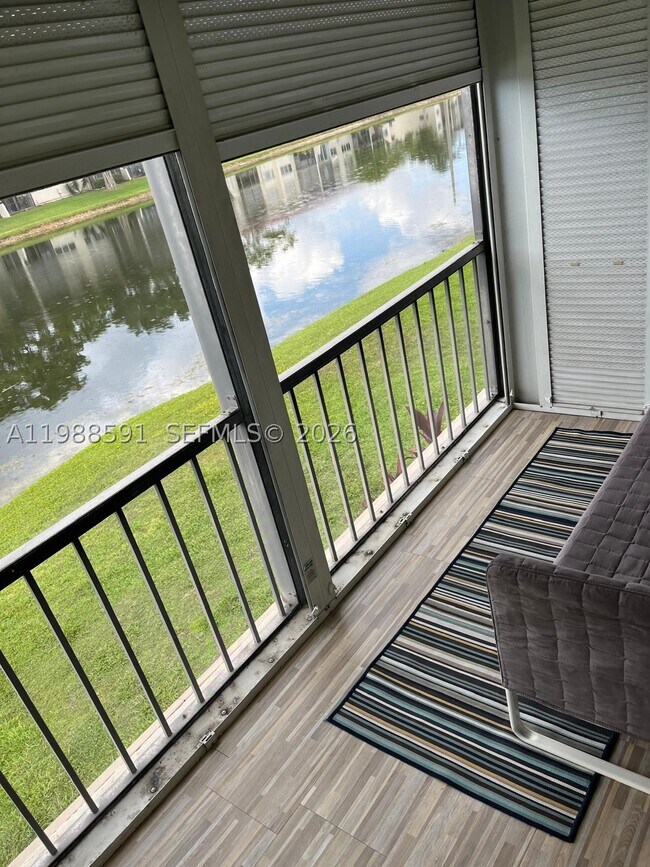 Building Photo - 361 S Hollybrook Dr