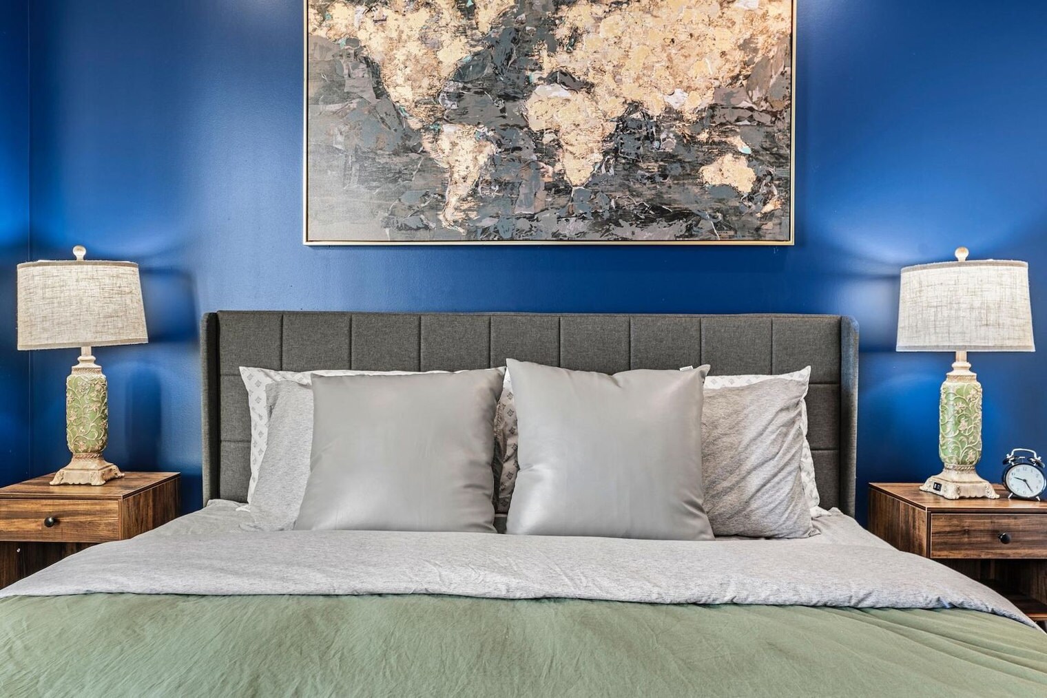 Building Photo - 601 Albany St