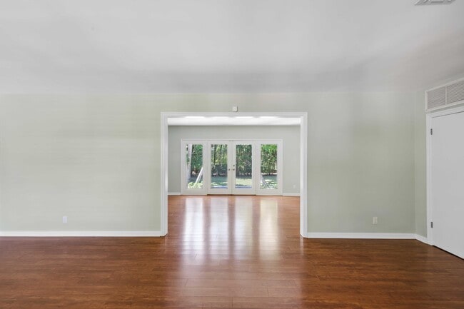 Building Photo - 246 Merrain Rd