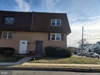 Building Photo - 2418 David Dr