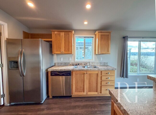 Building Photo - Home with Water Views and Covered Porch