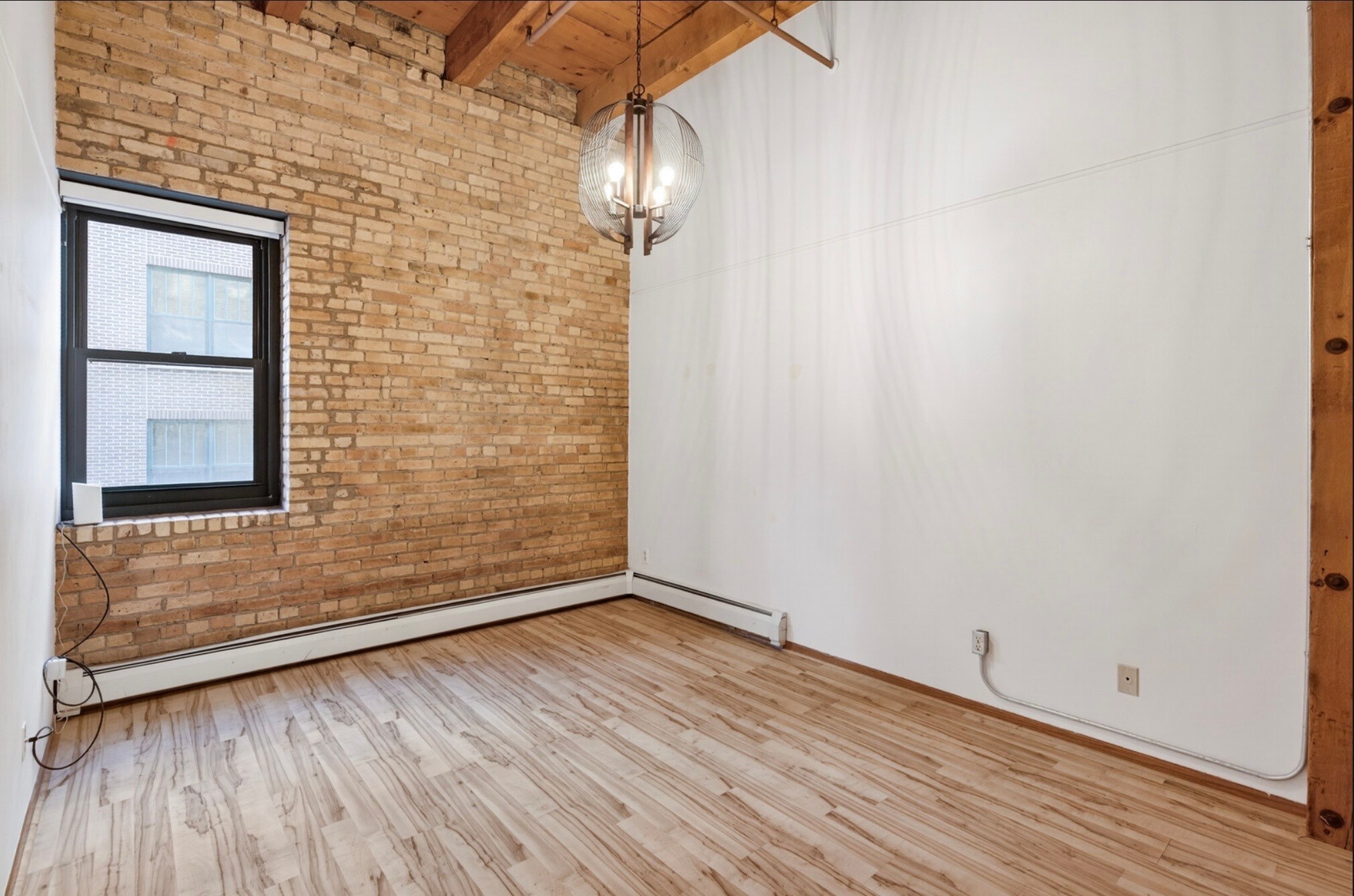 Building Photo - 400 N 1st St