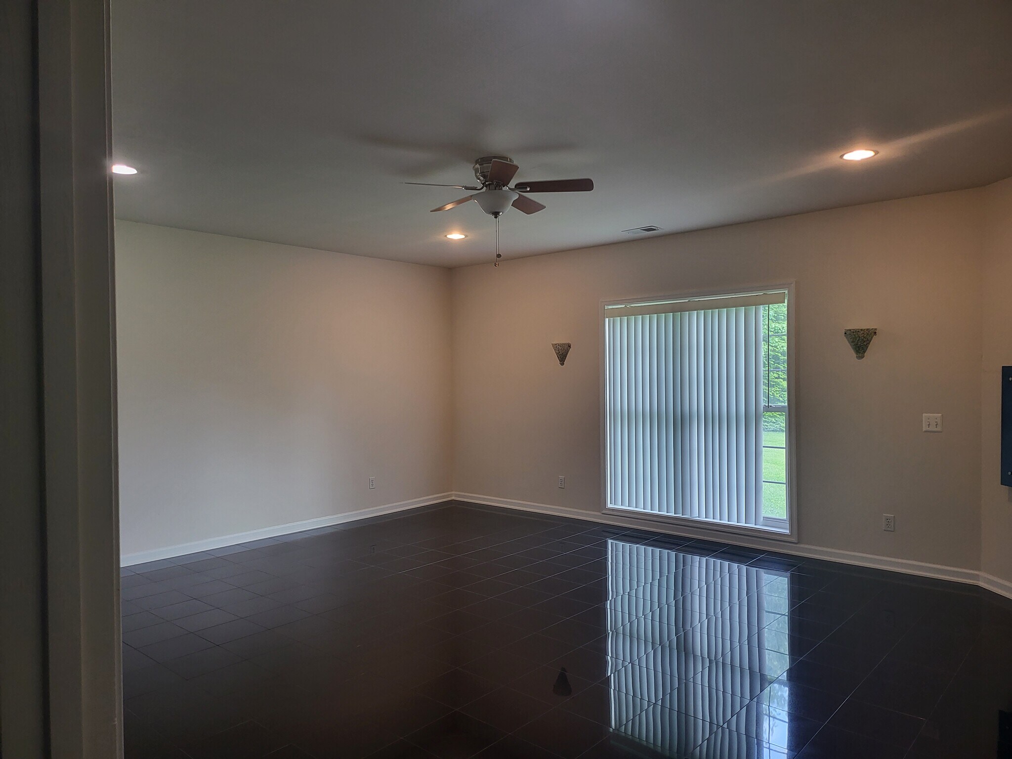 Building Photo - 25580 Fishers Hill Ct