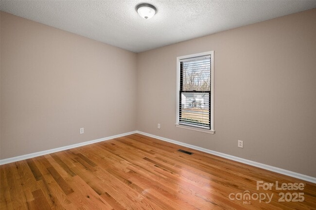 Building Photo - 4601 Linda Kay Dr