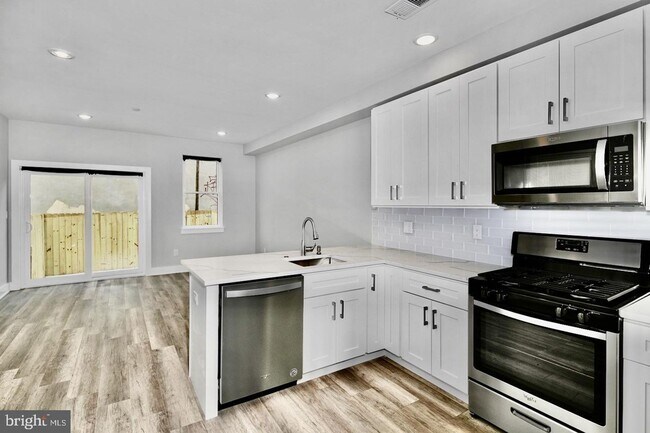 Building Photo - Brand New Luxury Apartments
