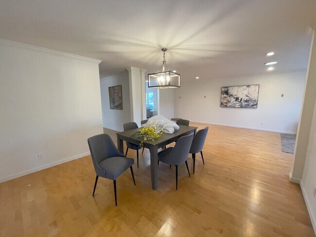 Building Photo - Beautiful Ranch Style House in Rancho Bernardo