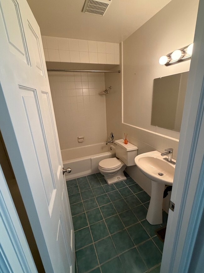 Building Photo - 8670 Snow Mountain Dr