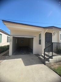Building Photo - Oxnard - Single story, fully updated, two bedroom, one bath house!