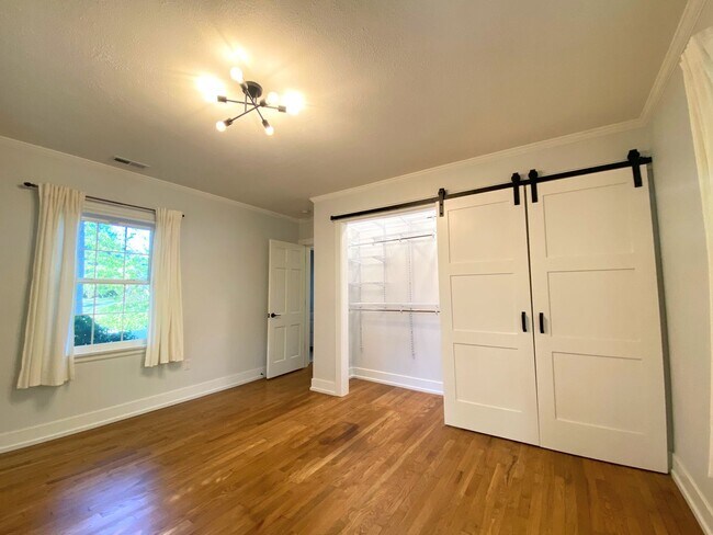 Building Photo - Gorgeous 2 bed home on the lake!!!