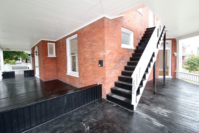 Building Photo - 205 Newman Ave
