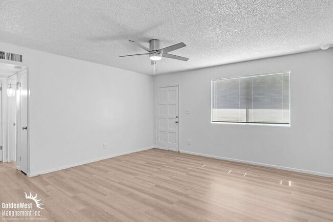 Primary Photo - Cozy 2Bdm 1Ba Townhome in Great Location