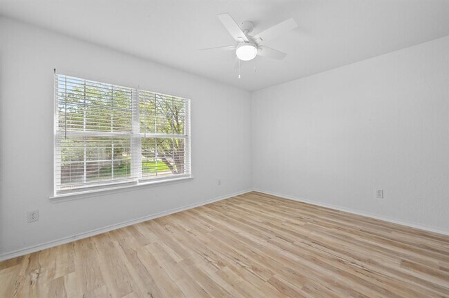 Building Photo - 2412 Regal Park Ln