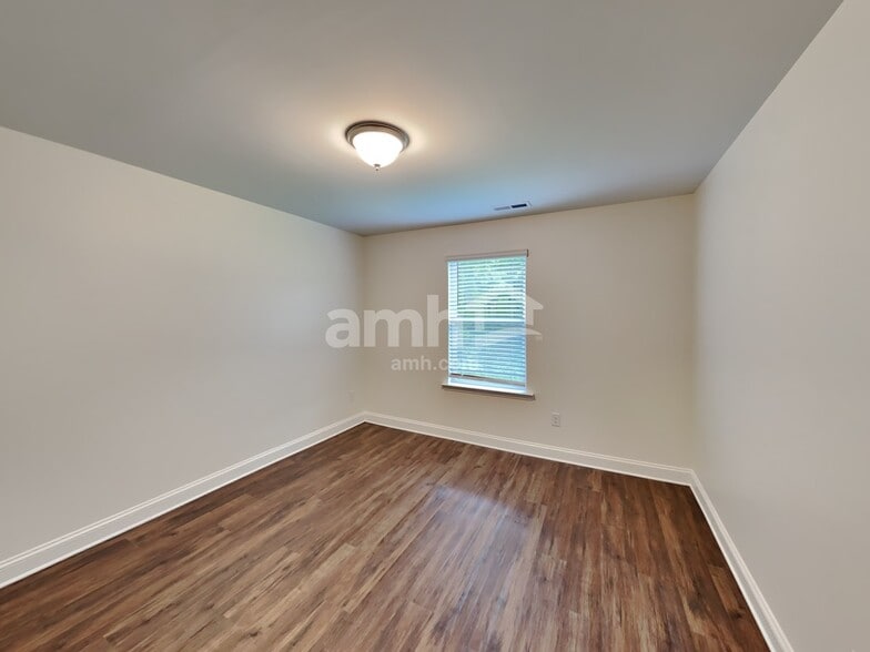 Building Photo - 9118 Henley Ave