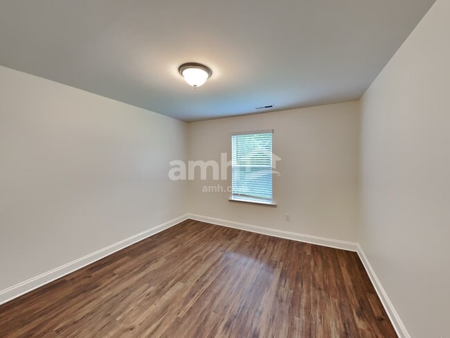 Building Photo - 217 Deanscroft Dr