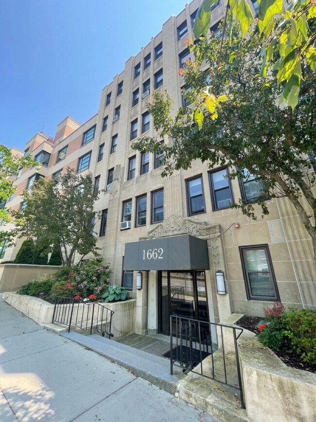 Building Photo - 9/1 No Fee!- Sunny upper floor 2BR - w/d i...