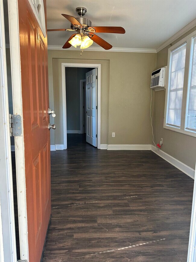 Building Photo - 229 S Lipona Rd