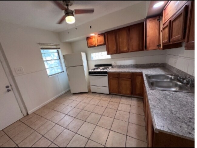 Building Photo - 4914 Alcott Ave