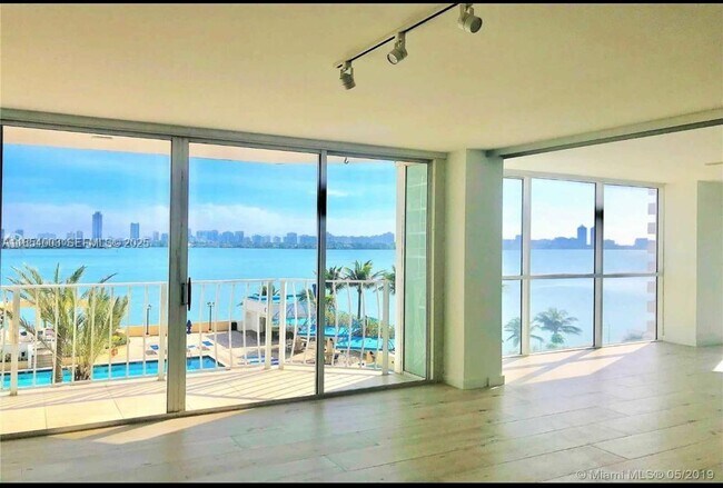 Building Photo - 7601 E Treasure Dr