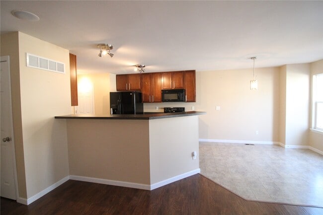 Building Photo - 643 Country Heights Dr