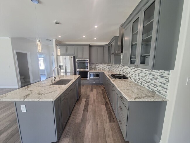 Building Photo - Stylish Single-Level Home in Pasco with Fi...