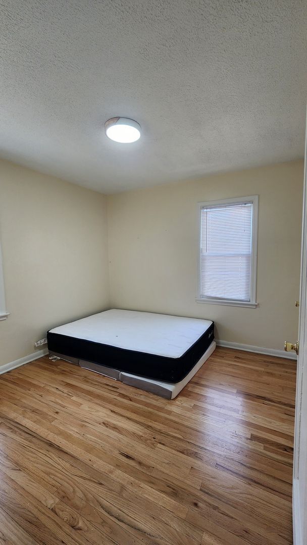 Building Photo - Charming Benson Home