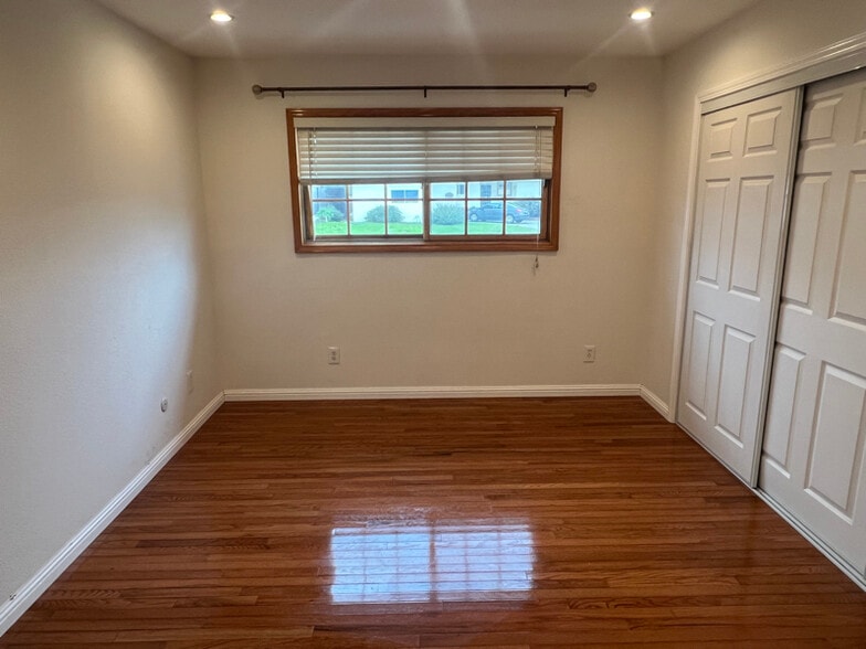 Building Photo - 451 Dale Rd