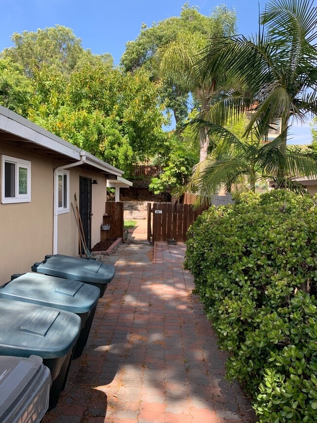 Building Photo - Beautifully Remodeled 3 Bedroom 2 Bath Hom...