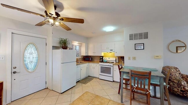 Building Photo - 3360 Garfield St