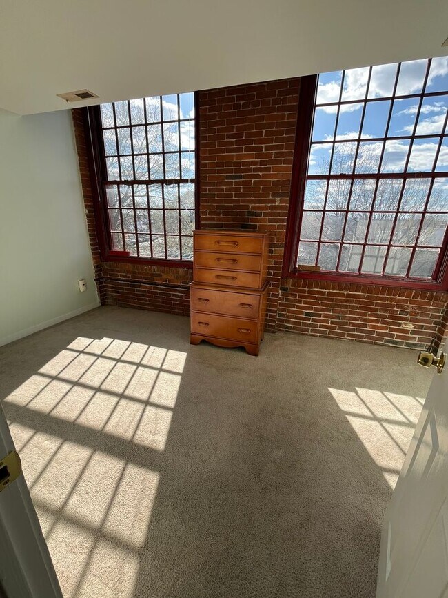 Building Photo - Choice Realty NH Rental Listings