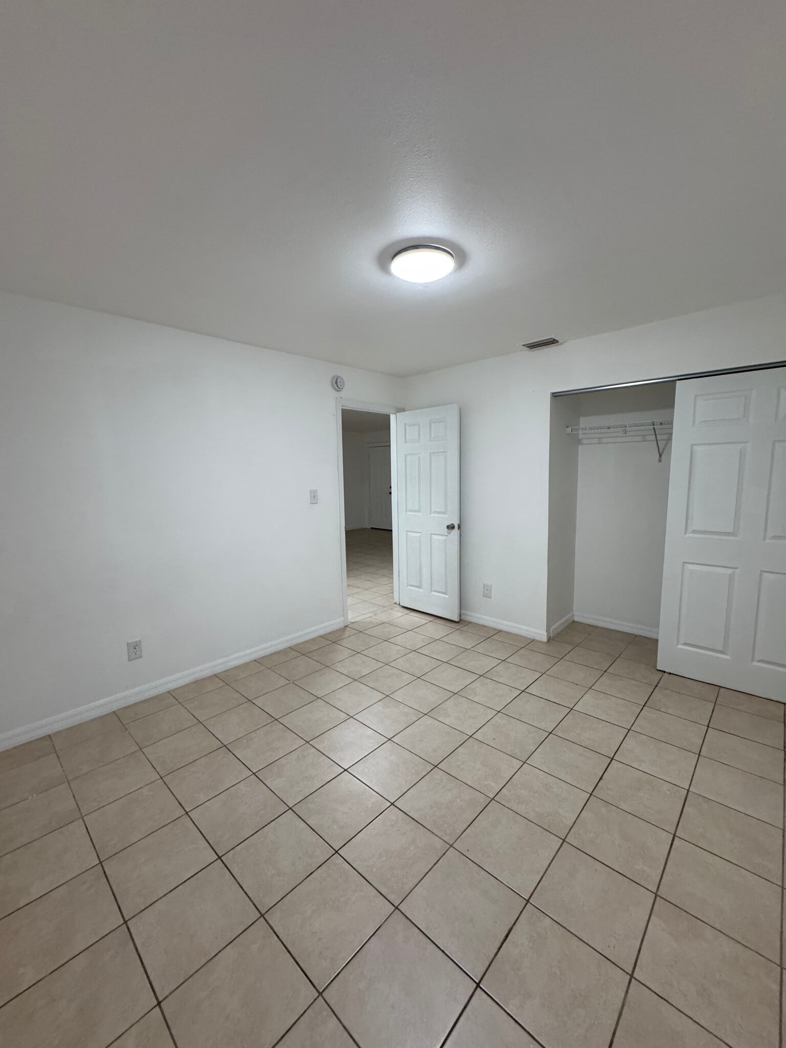 Building Photo - 4204 Sunnyside Dr